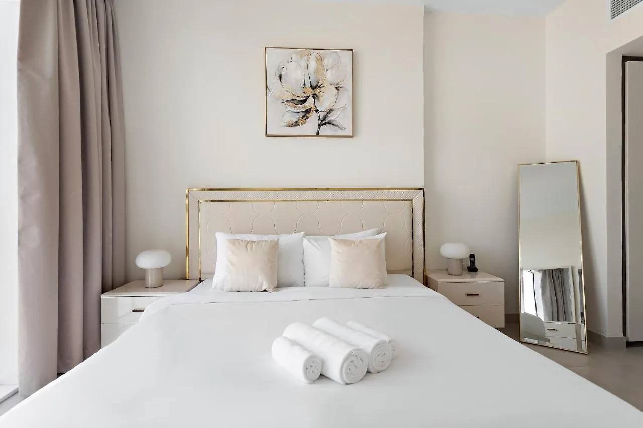 Luxury 1Br Apt With Pool, Gym, Parking & Fast Wifi Dubai Apartment